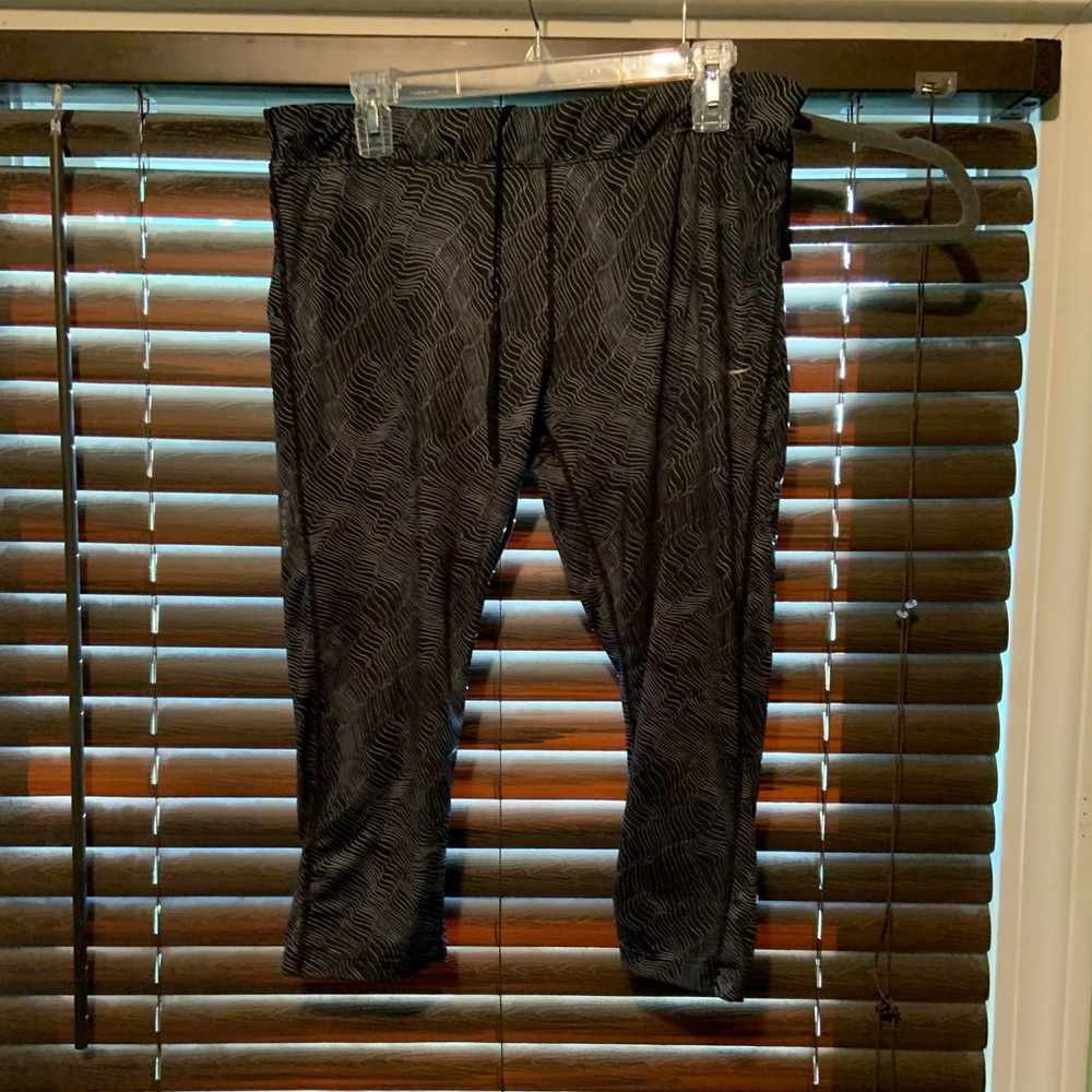Nike Dri-Fit Cropped Yoga Pants Size 1X.